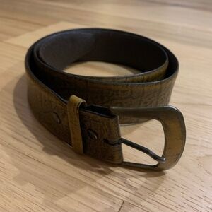 Vintage brown weathered-look belt with metal buckle